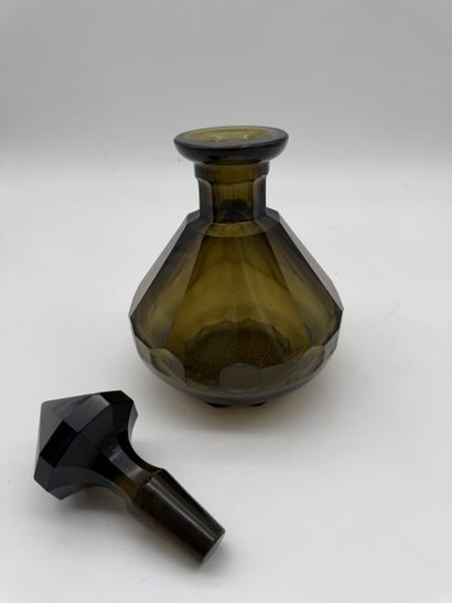 Art Deco style smoked crystal liqueur decanter
Pan-shaped...