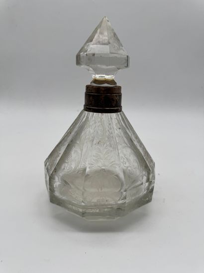 Cut crystal liqueur decanter, 800 thousandths...