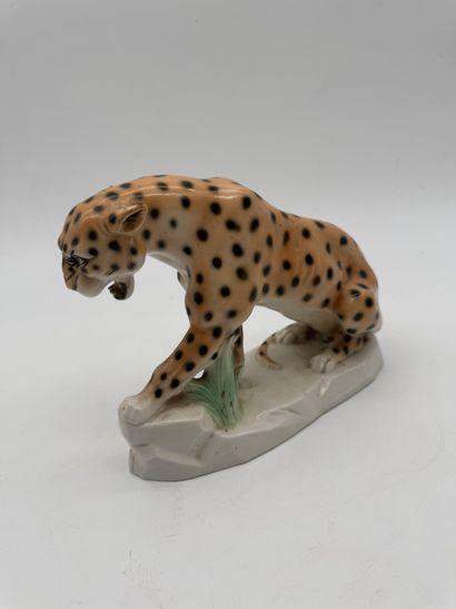 Sitzendorf Leopard
German porcelain depicting...