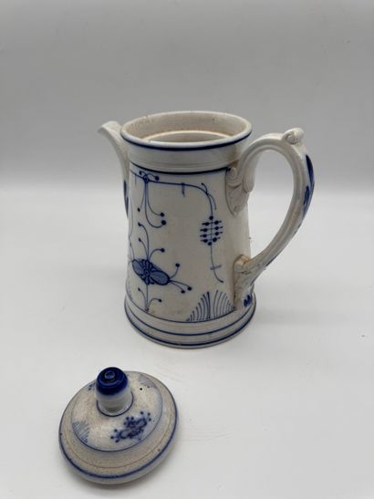 Sarreguemines - Porcelain coffee pot
White...