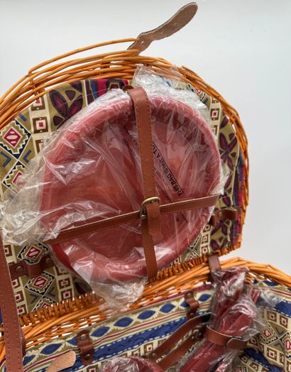 Picnic-style wicker basket with garnish
Picnic-style...