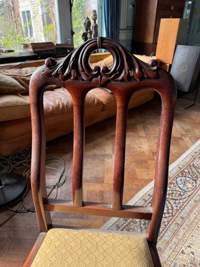 Suite de quatre chaises de style Louis-Philippe...