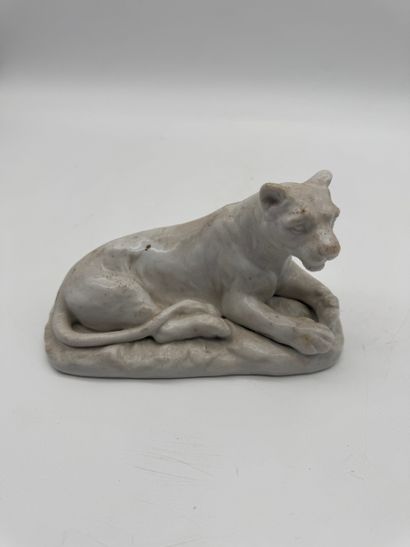 Lioness in porcelain 
Porcelain subject depicting...