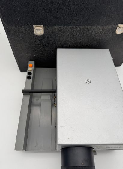 Rollei - P66A slide projector
Metal and plastic...