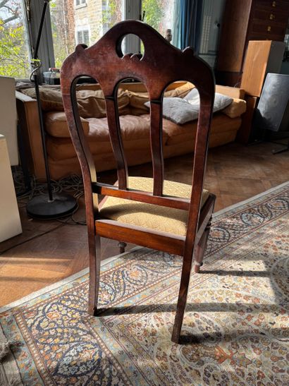 Suite de quatre chaises de style Louis-Philippe...