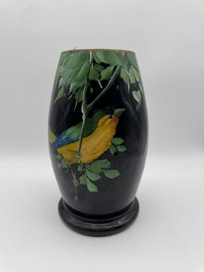 Hand-painted bird vase
Vase in composite...