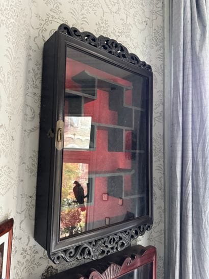 Vitrine murale dans le goût de Gabriel Viardot
Meuble...