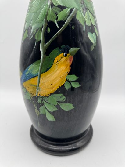 Hand-painted bird vase
Vase in composite...