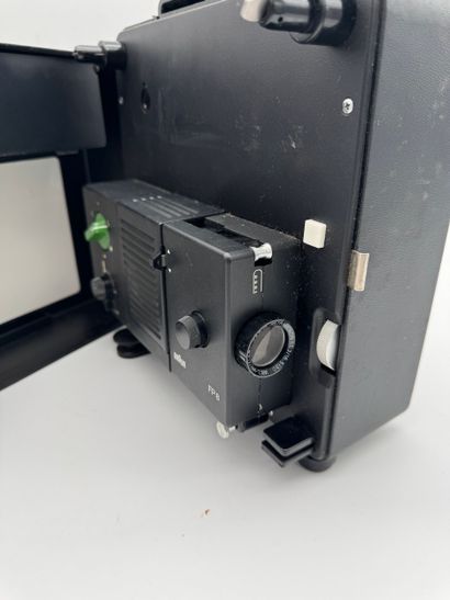 Braun - FP8 Super 8 projector 
Black plastic...