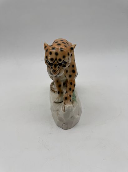 Sitzendorf Leopard
German porcelain depicting...