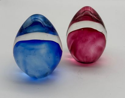 Set of two glass paperweights - egg shape,...
