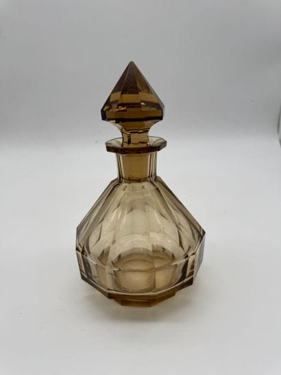 Tinted glass spirit decanter 
Glass or cut-crystal...