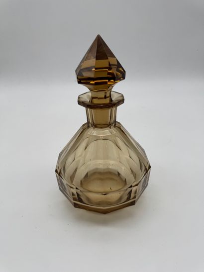 Tinted glass spirit decanter 
Glass or cut-crystal...