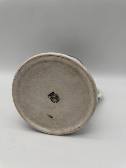 Sarreguemines - Porcelain coffee pot
White...