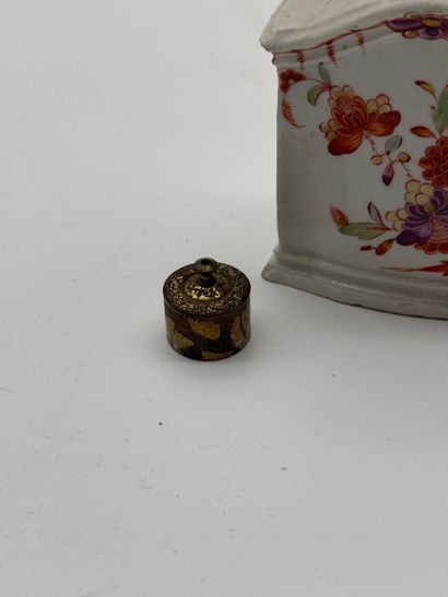 Porcelain tea set with floral design
Porcelain...