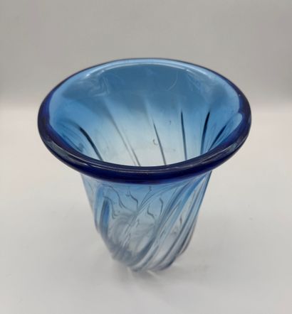 Val Saint-Lambert Blue gradient blown crystal...