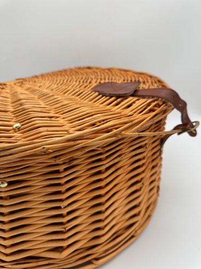 Picnic-style wicker basket with garnish
Picnic-style...