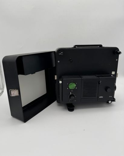 Braun - FP8 Super 8 projector 
Black plastic...