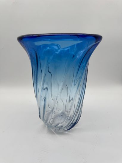 Val Saint-Lambert Blue gradient blown crystal...