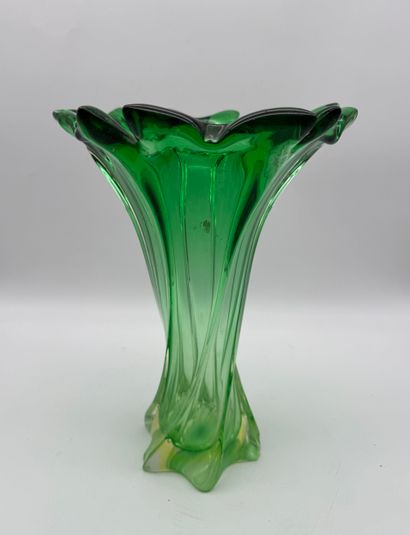 Murano (XX century) Green blown glass vase
Green...