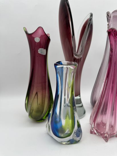 Set of 5 glass vases, in the Val Saint-Lambert...