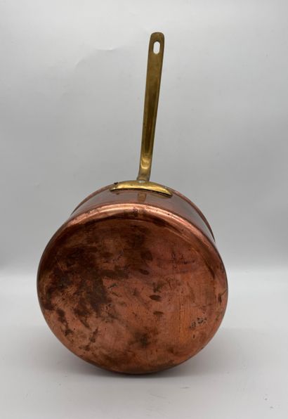 Large saucepan - Hammered copper, France
French-made...