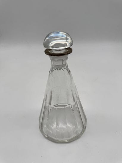 Carafe in cut glass, silver neck (800‰) 
Carafe...