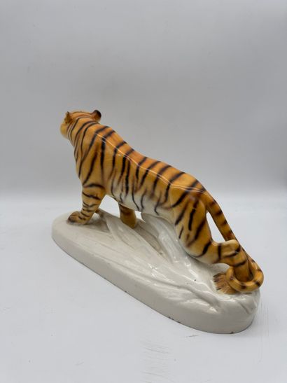 Otto Jarl (1856-1915), attributed to - Tiger
Porcelain...