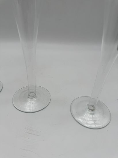 Set of 4 champagne flutes

Dimensions: H....