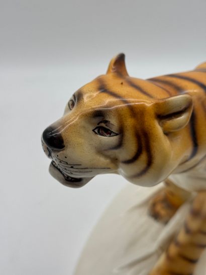 Otto Jarl (1856-1915), attributed to - Tiger
Porcelain...