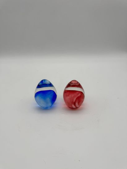 Set of two glass paperweights - egg shape,...