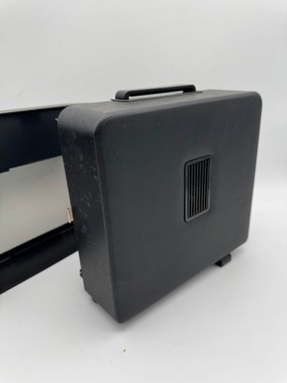 Braun - FP8 Super 8 projector 
Black plastic...