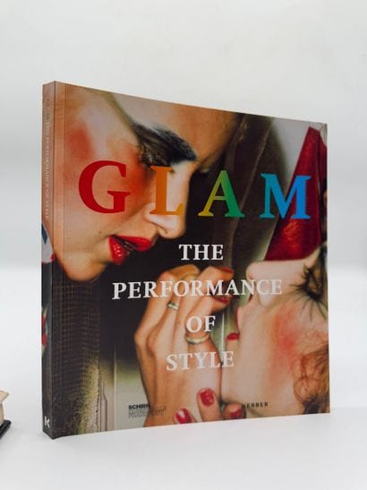 Glam: The Performance of Style
Consacré à...