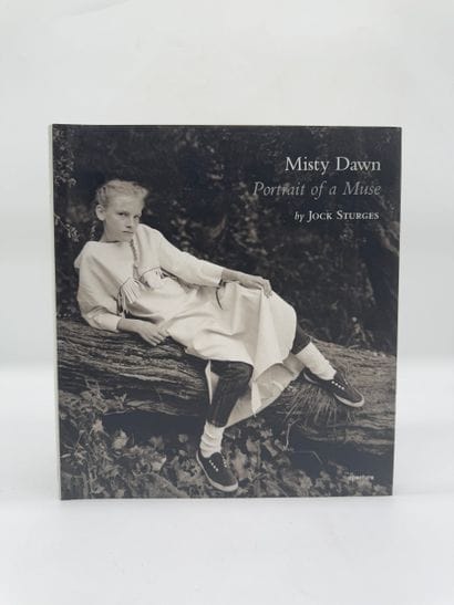 Misty Dawn, Portrait of a Muse de Jock Sturges
Présente...