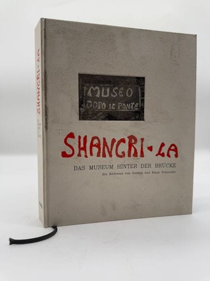 Shangri-La: Das Museum hinter der Brücke...