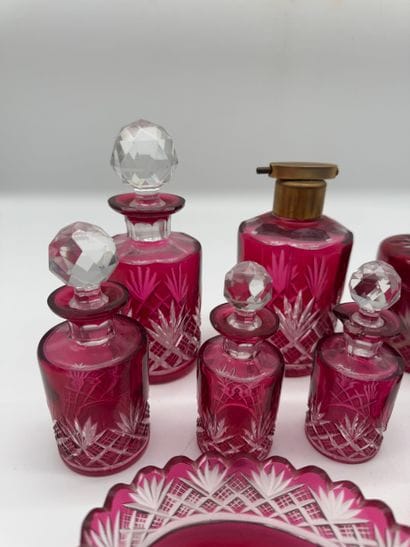 VAL SAINT-LAMBERT ART DECO CIRCA 1920–1930
Vanity...