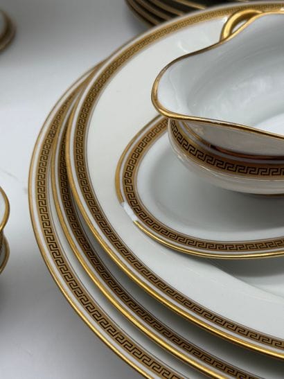 MC & Cie, Limoges - Large porcelain dinner...