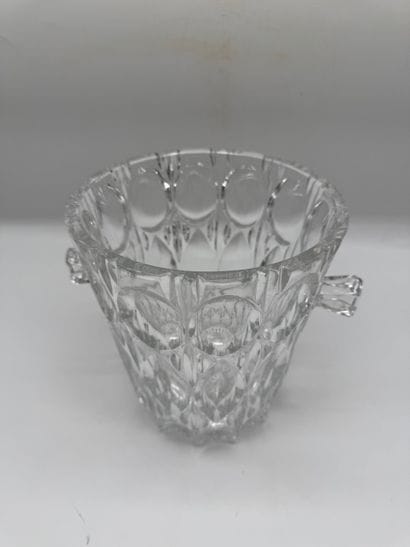 Set of decorative vases and glassware
Includes:
-...