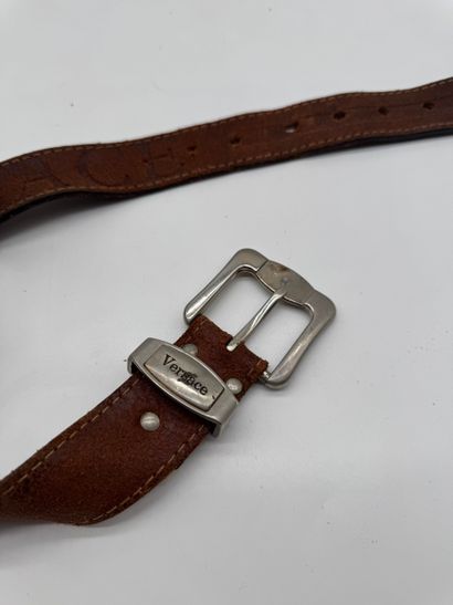 Ceinture - VERSACE
Ceinture en cuir marron.
Dimension...