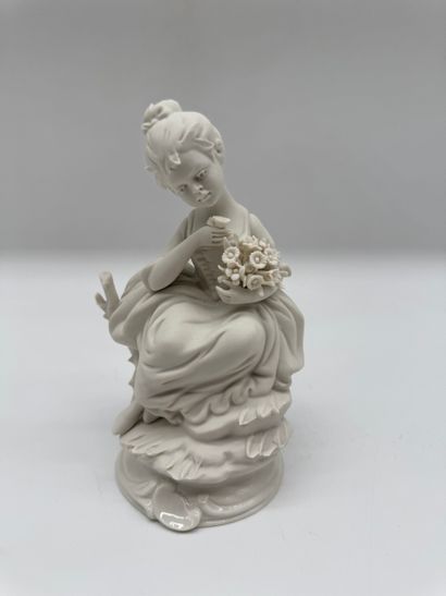 Lot de sujets décoratifs en porcelaine et...
