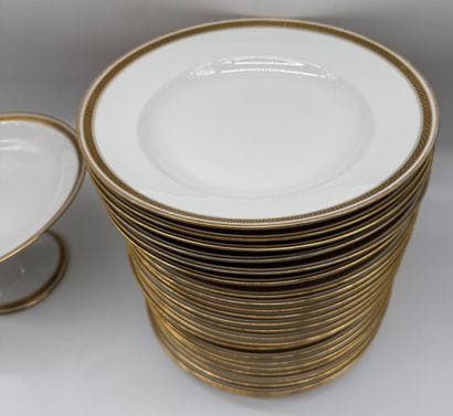 MC & Cie, Limoges - Large porcelain dinner...