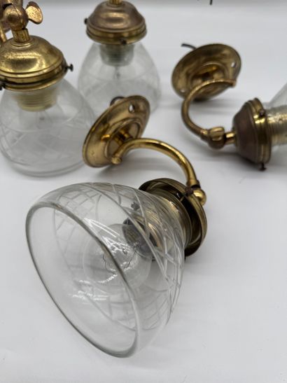 SUITE DE QUATRE APPLIQUES ART DECO CIRCA...