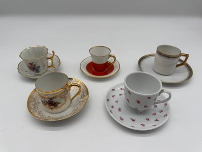 Grand ensemble de vaisselle en porcelaine,...
