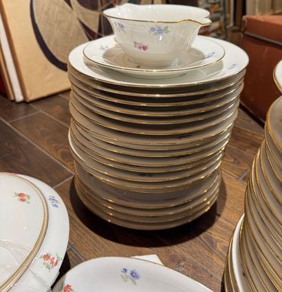 PL - Limoges Porcelain - White porcelain...