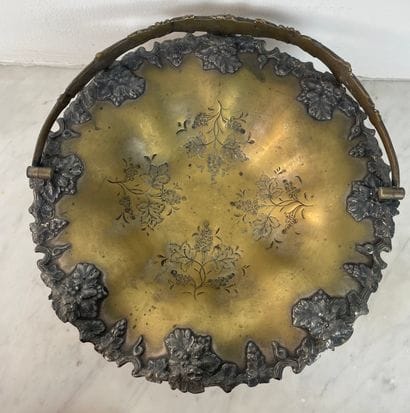 Corbeille à fruits sur piédouche en métal...