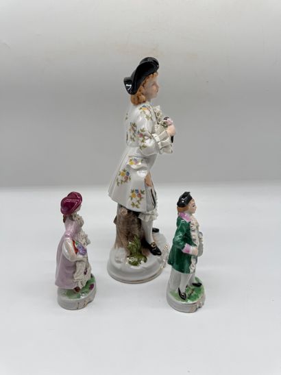 Lot de figurines en porcelaine polychrome,...