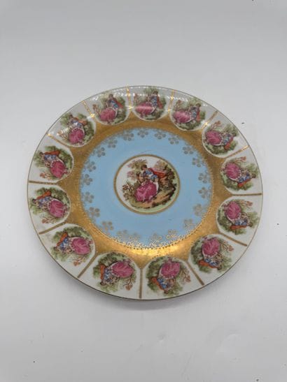 Assiette décorative en porcelaine à fond...