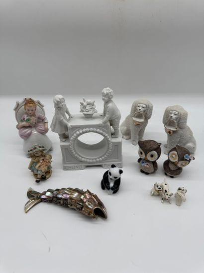 Lot de sujets décoratifs en porcelaine et...