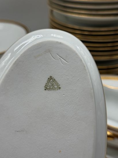 MC & Cie, Limoges - Large porcelain dinner...