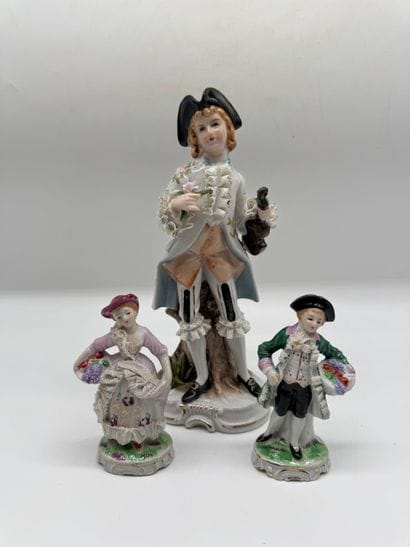 Lot de figurines en porcelaine polychrome,...